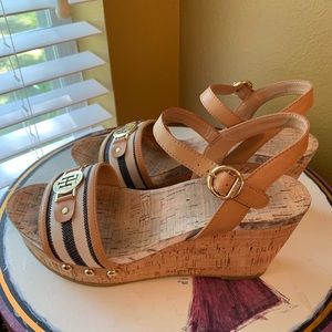 Wedge shoes